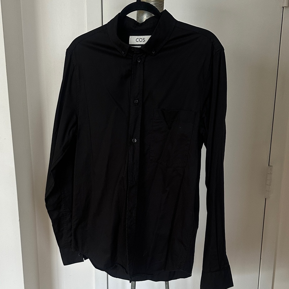 COS Men's Sleek Black Casual Shirt